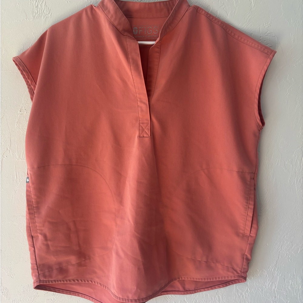 Figs Women's Sleeveless scrub top in limited addition Coral